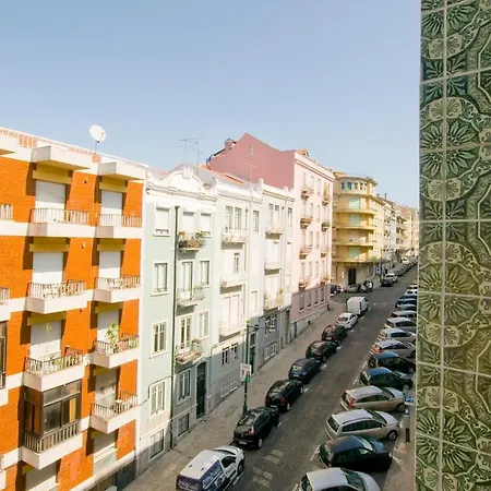 Confortable And Central - Marques De Pombal Apartamento *